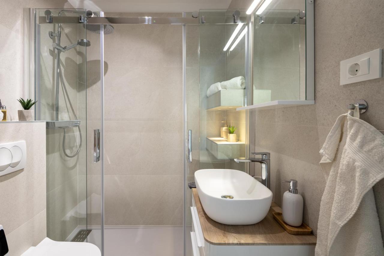 Apartment Nova 4* Dugi Rat Luaran gambar