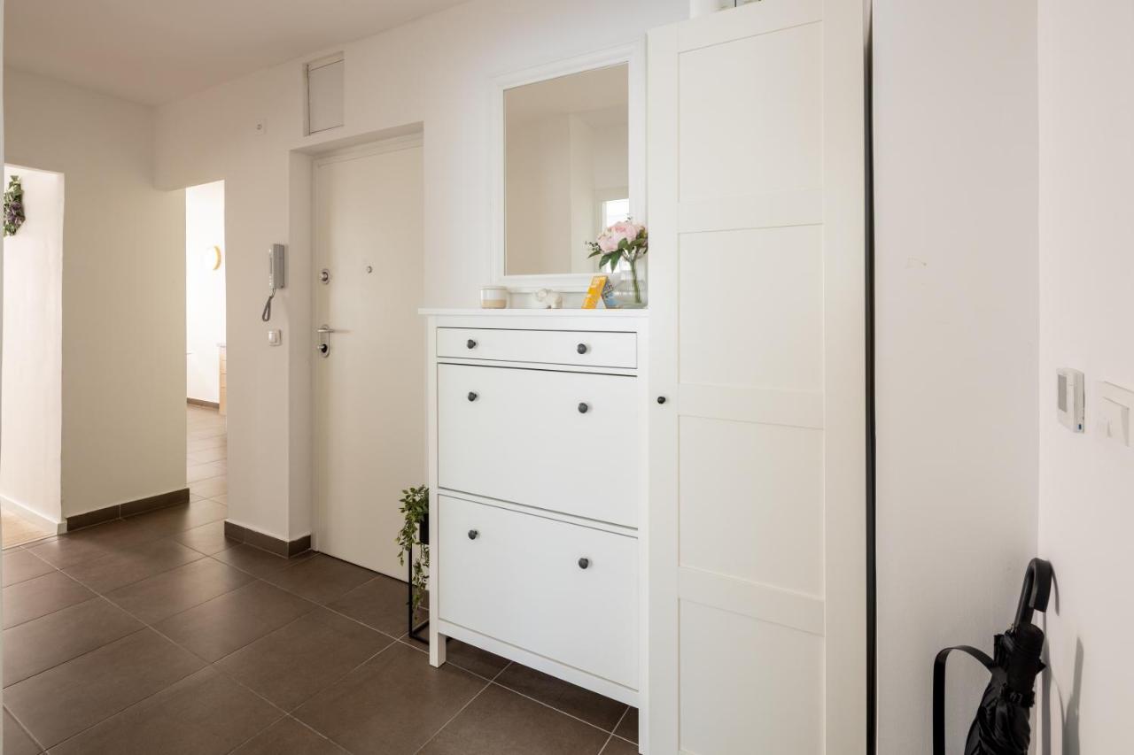 Apartment Nova 4* Dugi Rat Luaran gambar
